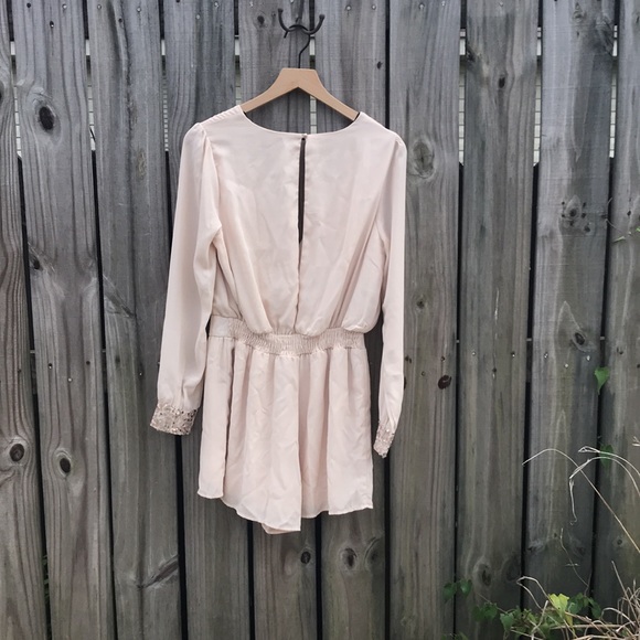 NWT - Forever 21 - Peach Elegant Shorts Romper with Long Sleeves - Size Large - Picture 6 of 8